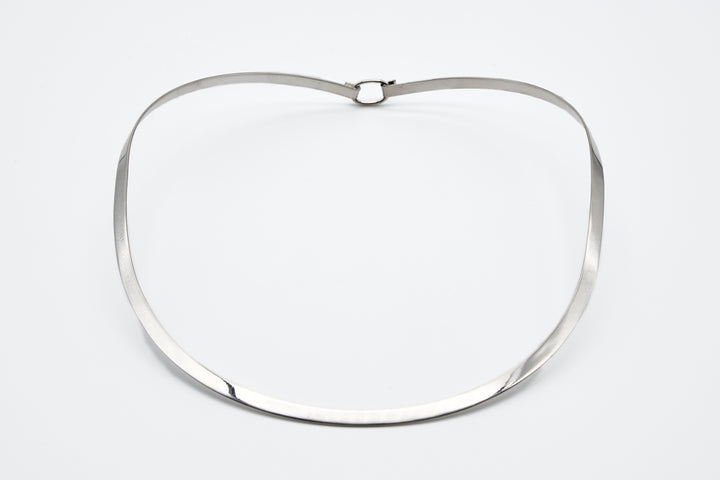 4CM Sleek Silver Choker with Clasp