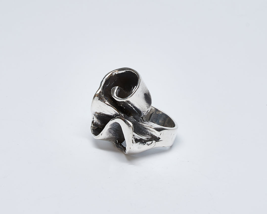 Wax cast swirl silver ring by Renata Rubio 92.5 – handcrafted, oxidized, and sculptural sterling silver jewelry.