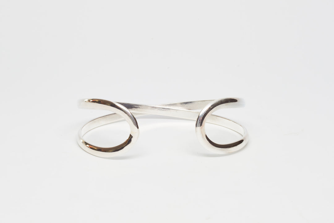 Crossed Open Silver Cuff - Renata Rubio 92.5 - BAJ494