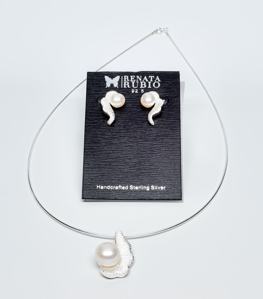 Curved lined sterling silver pearl pendant with matte texture and cultured pearl on omega necklace by Renata Rubio 92.5