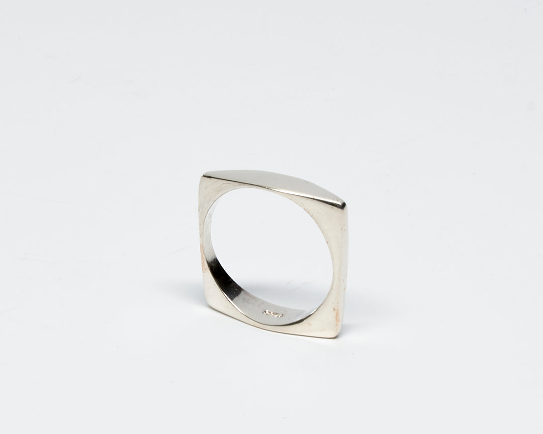 Curved Square Silver Ring - Renata Rubio 92.5 - RVO420