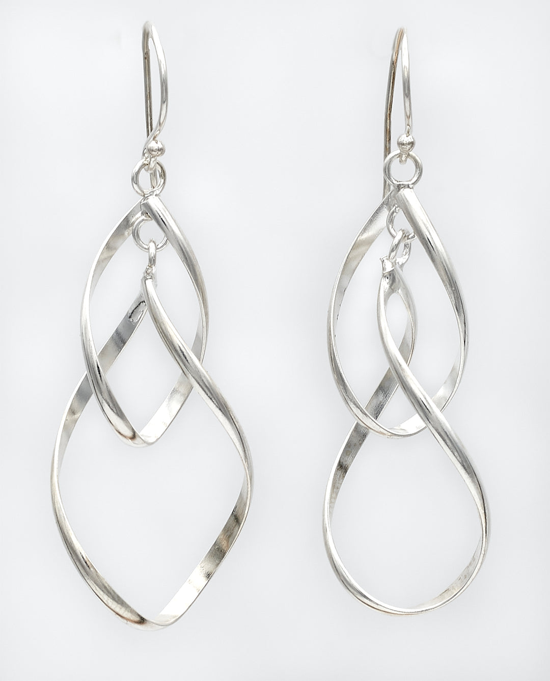 Interlinked twisted sterling silver teardrop earrings with a high-polish finish by Renata Rubio 92.5