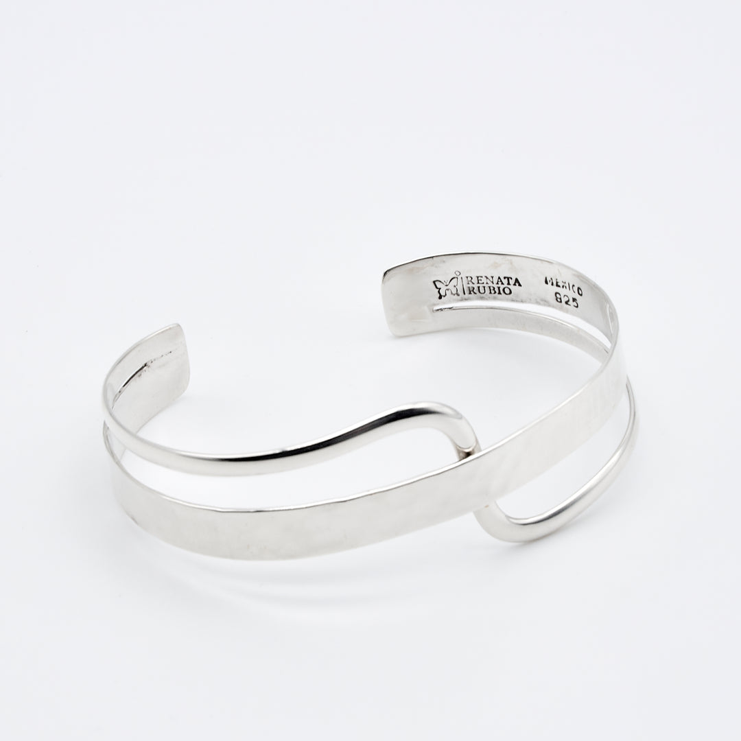 Double Silver Strand Cuff with Pounded Center - Renata Rubio 92.5 - BAJ455