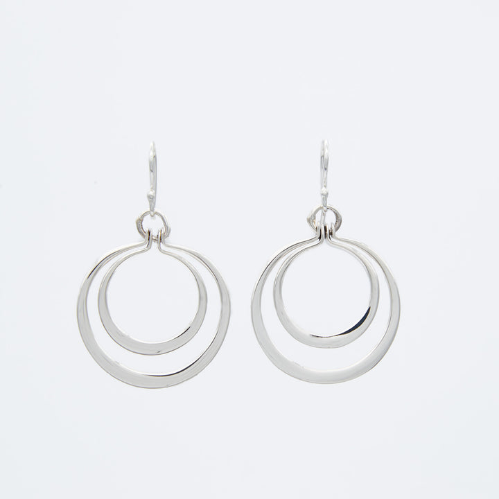 Double circle silver earrings by Renata Rubio 92.5 – handmade, high-polish, and elegantly designed artisan jewelry.