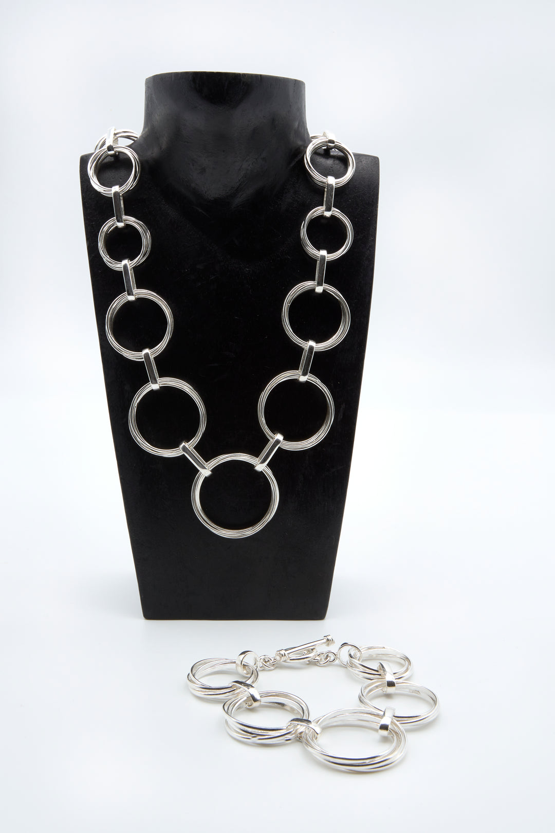 Graduated Interlinked Circle Silver Necklace - Renata Rubio 92.5 - NGG317