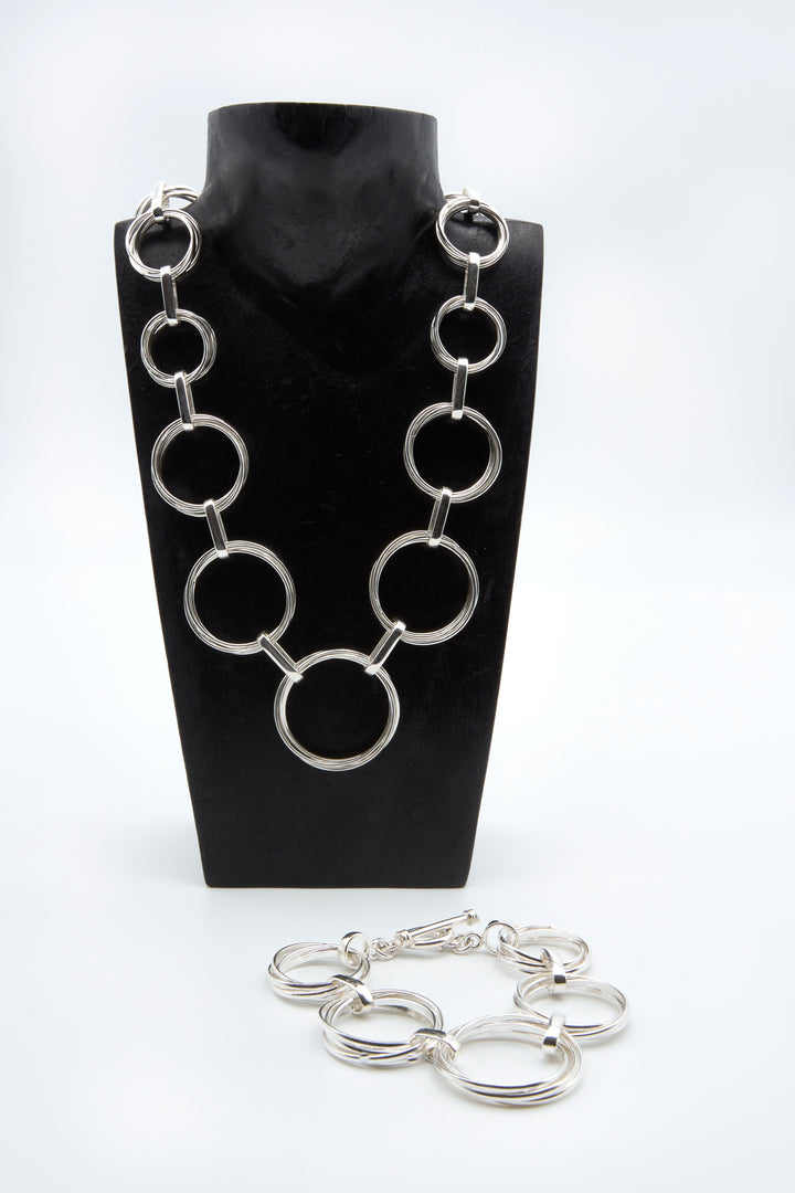 Graduated Interlinked Circle Silver Necklace and Bracelet - Renata Rubio 92.5 - handmade sterling silver jewelry with lifetime warranty