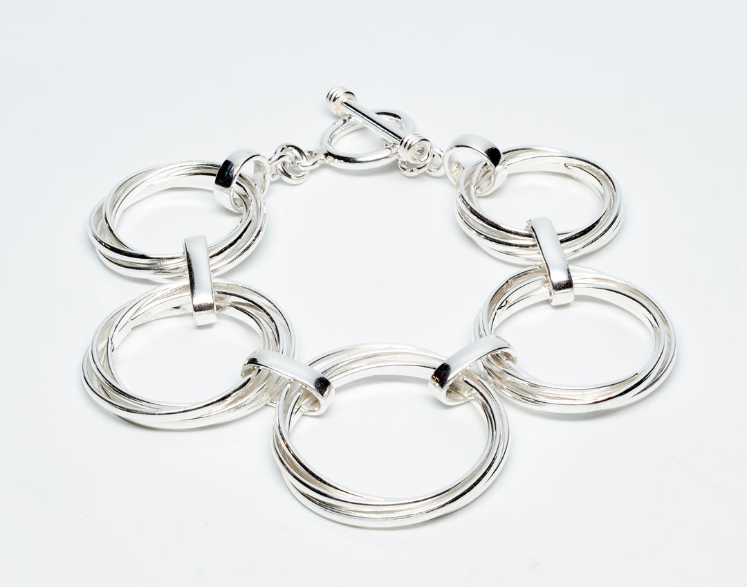 Graduated Interlinked Circle Silver Bracelet - Renata Rubio 92.5 - handmade sterling silver jewelry with lifetime warranty