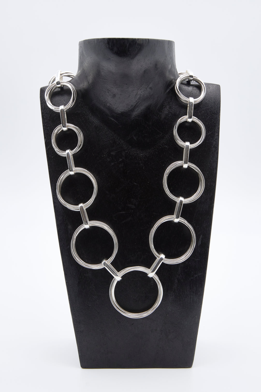 Graduated Interlinked Circle Silver Necklace