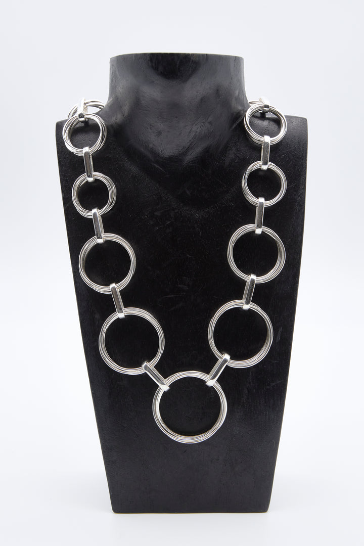 Graduated Interlinked Circle Silver Necklace