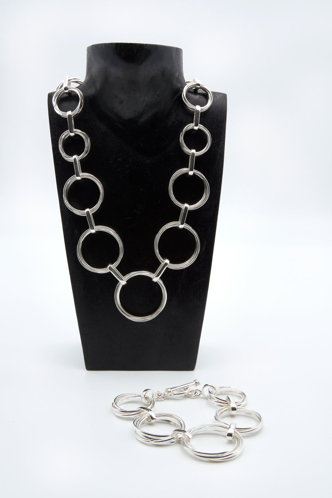 Graduated Interlinked Silver Set of Necklace and Bracelet 