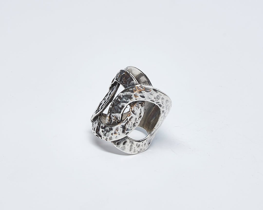 Open circles silver ring by Renata Rubio 92.5 – handcrafted, oxidized, and timeless artisan sterling silver jewelry.