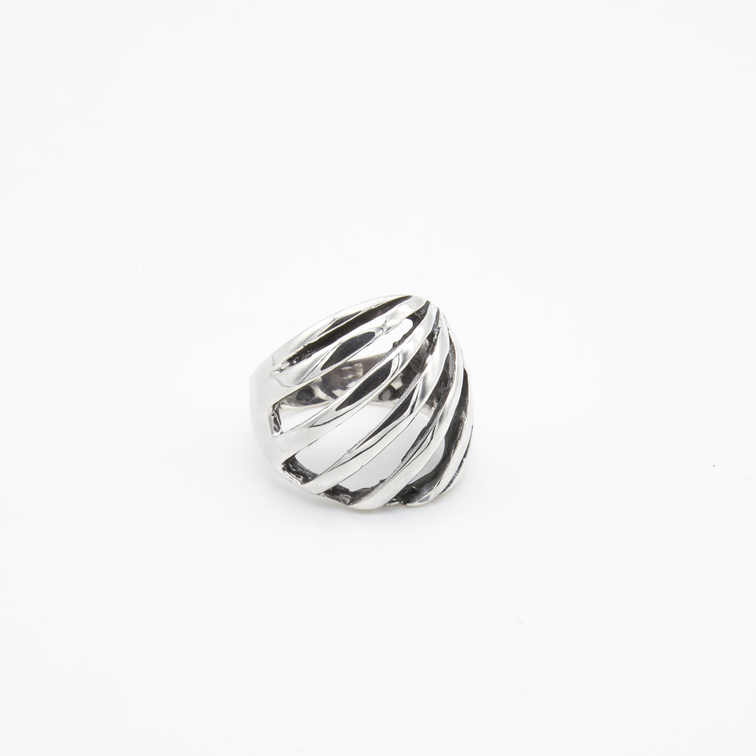 Handmade diagonal lined sterling silver ring with lost-wax casting by Renata Rubio 92.5