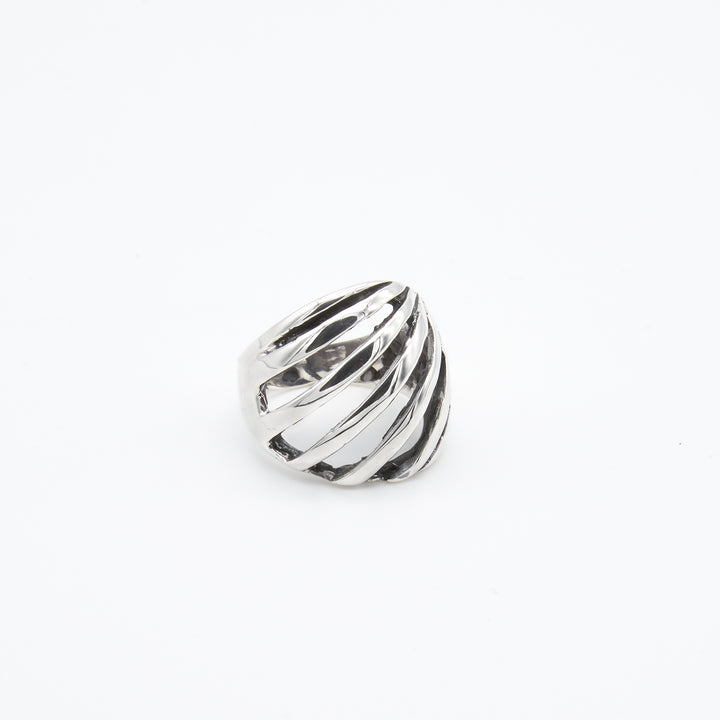 Handmade diagonal lined sterling silver ring with lost-wax casting by Renata Rubio 92.5