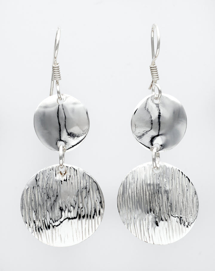 Lined and Sleek Silver Disk Earrings - Renata Rubio 92.5 - EJF204