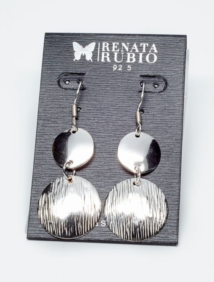 Lined and Sleek Silver Disk Earrings - Renata Rubio 92.5 - EJF204