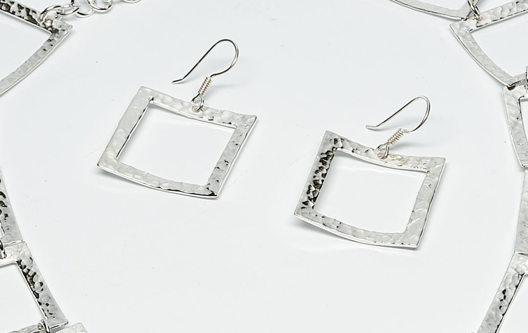 Open Square Pounded Silver Dangle Earrings - Renata Rubio 92.5 - EGG861