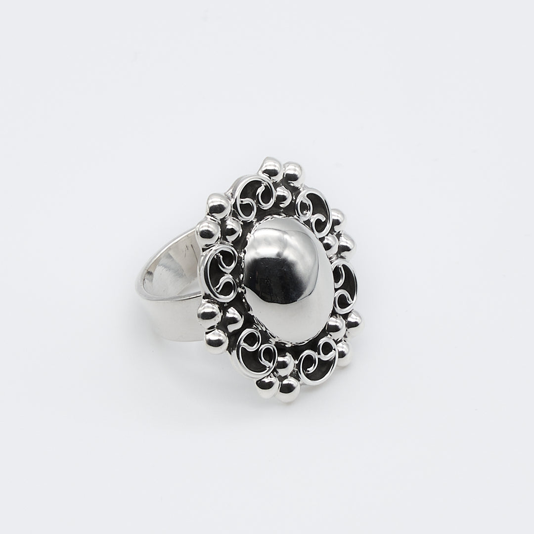 Oval Framed Silver Ring - Renata Rubio 92.5 - RGG182