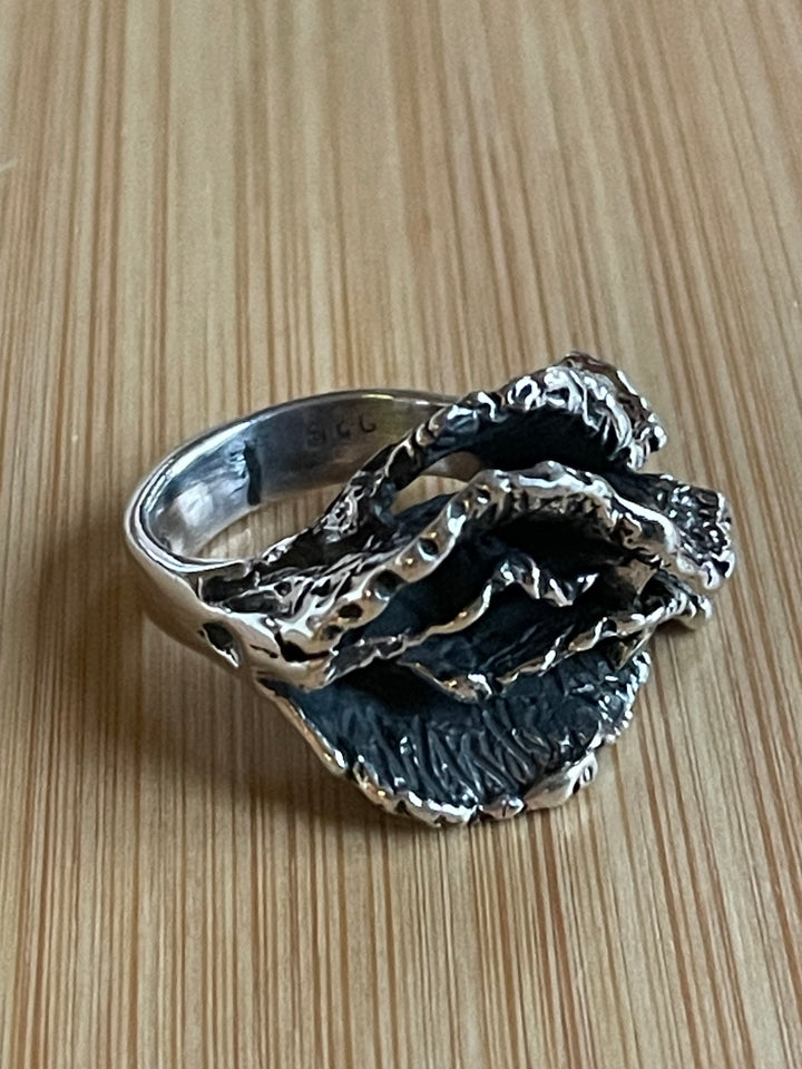 Oxidized sterling silver coral ring with lost-wax casting by Renata Rubio 92.5