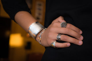 Handmade oxidized silver nest band with a sculptural design by Renata Rubio 92.5