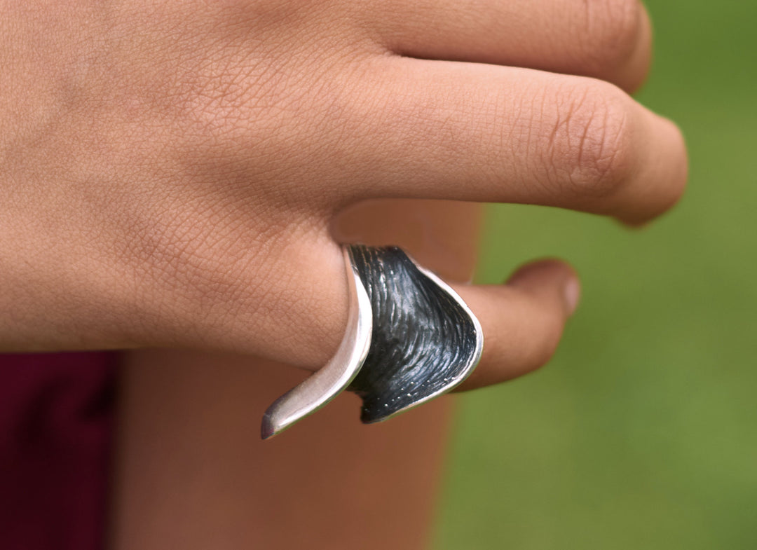 Sterling silver saddle ring by Renata Rubio 92.5 – handcrafted, wax-cast, and elegantly sculptural silver jewelry.