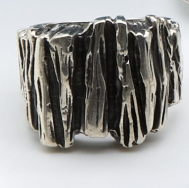 Sterling silver wood grain ring with oxidized finish, handmade using lost-wax casting. Unique artisan jewelry by Renata Rubio 92.5