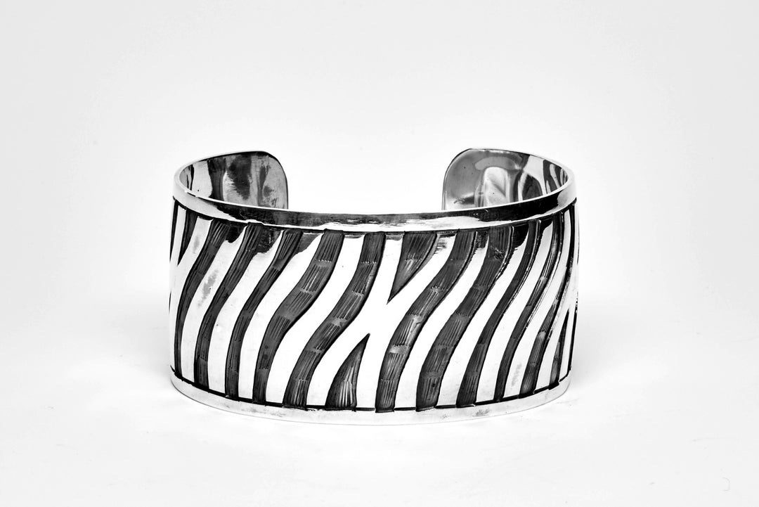 Oxidized Silver Zebra Cuff - Renata Rubio 92.5 - BAJ476