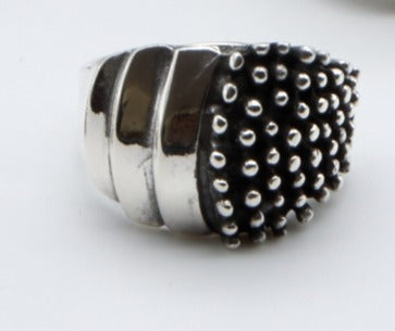 Handcrafted oxidized and sleek sterling silver ring made with lost-wax casting by Renata Rubio 92.5