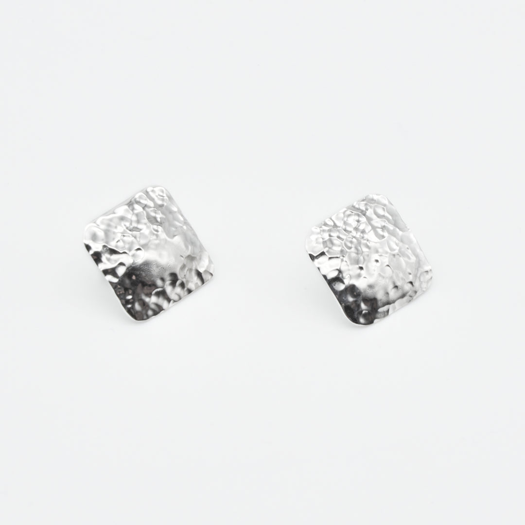 Pounded Silver Diamond-Shaped Earrings - Renata Rubio 92.5