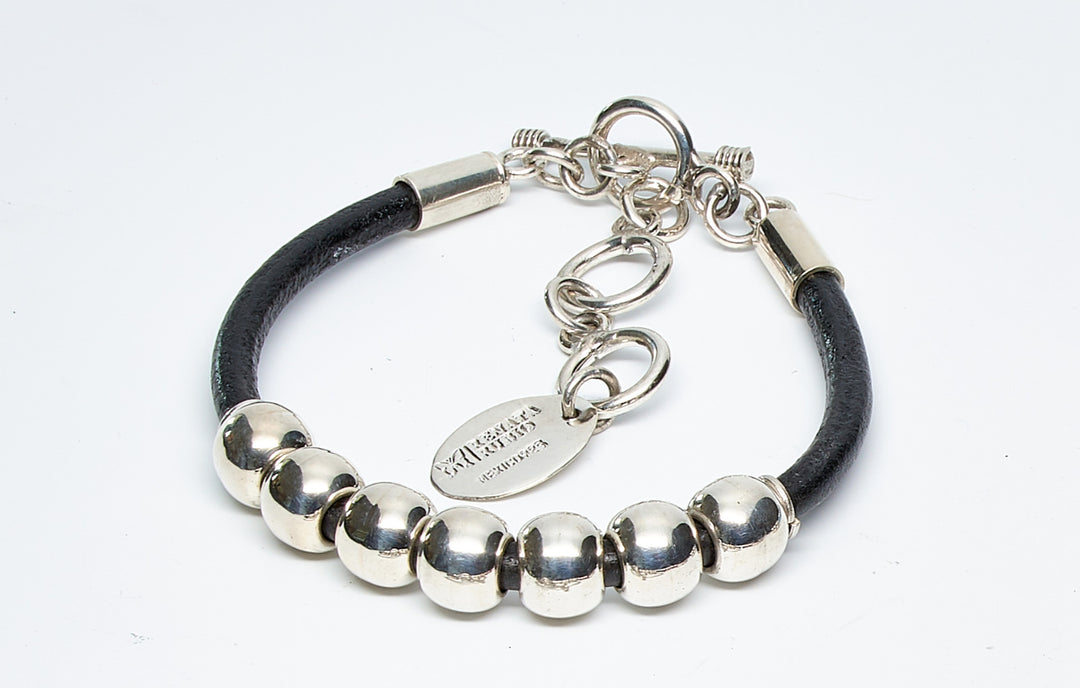 Row of Beads Silver Leather Necklace - Renata Rubio 92.5 - NED202