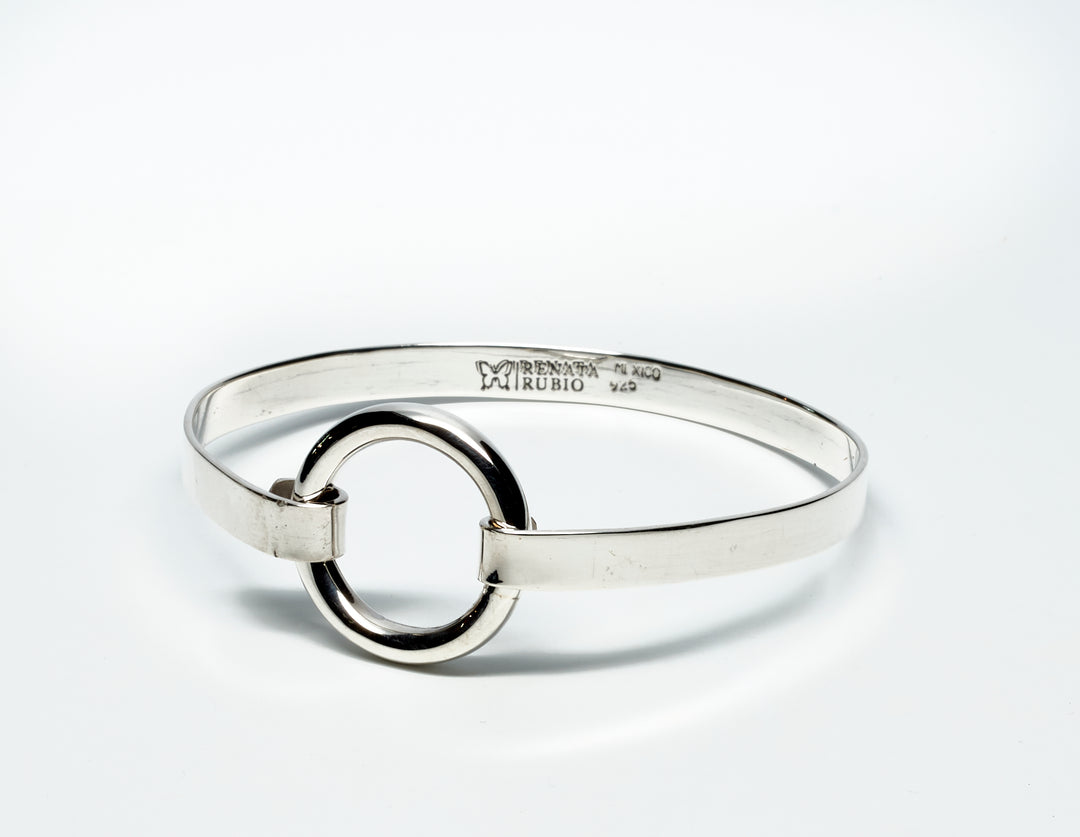 Silver Bangle with Circle Clasp - Renata Rubio 92.5 - BAJ447