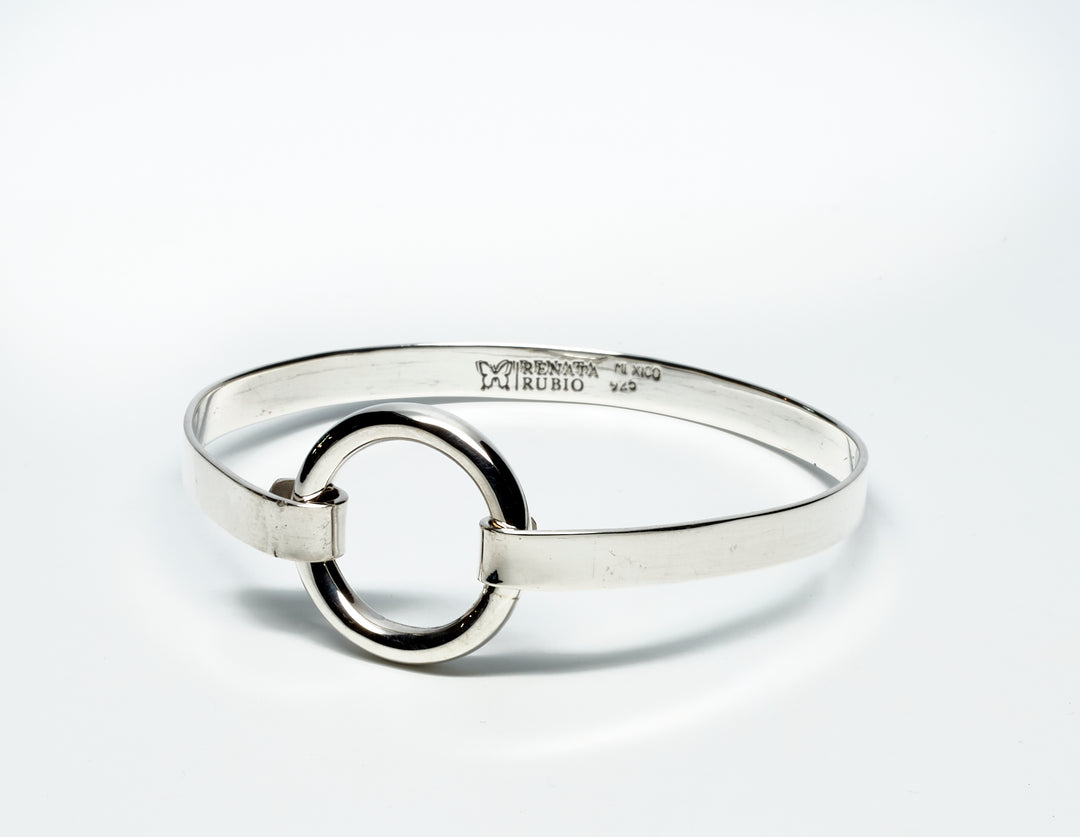 Silver Bangle with Circle Clasp