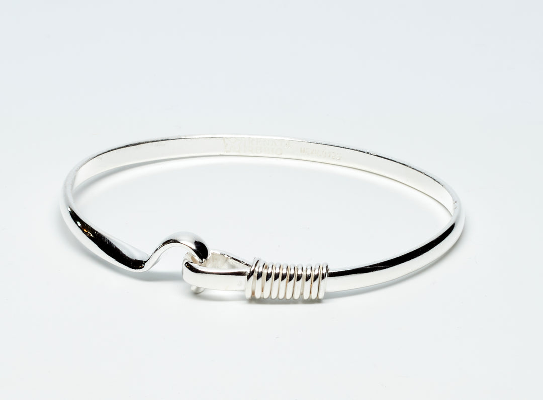 Silver Bangle with Hook Clasp - Renata Rubio 92.5 - BGG196