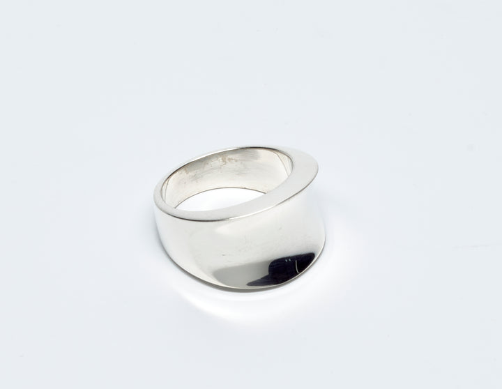 Silver Concave Tapered Ring - Renata Rubio 92.5 - RJL835