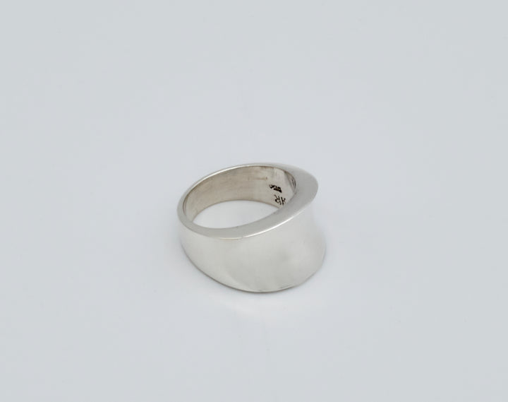 Silver Concave Tapered Ring - Renata Rubio 92.5 - RJL835