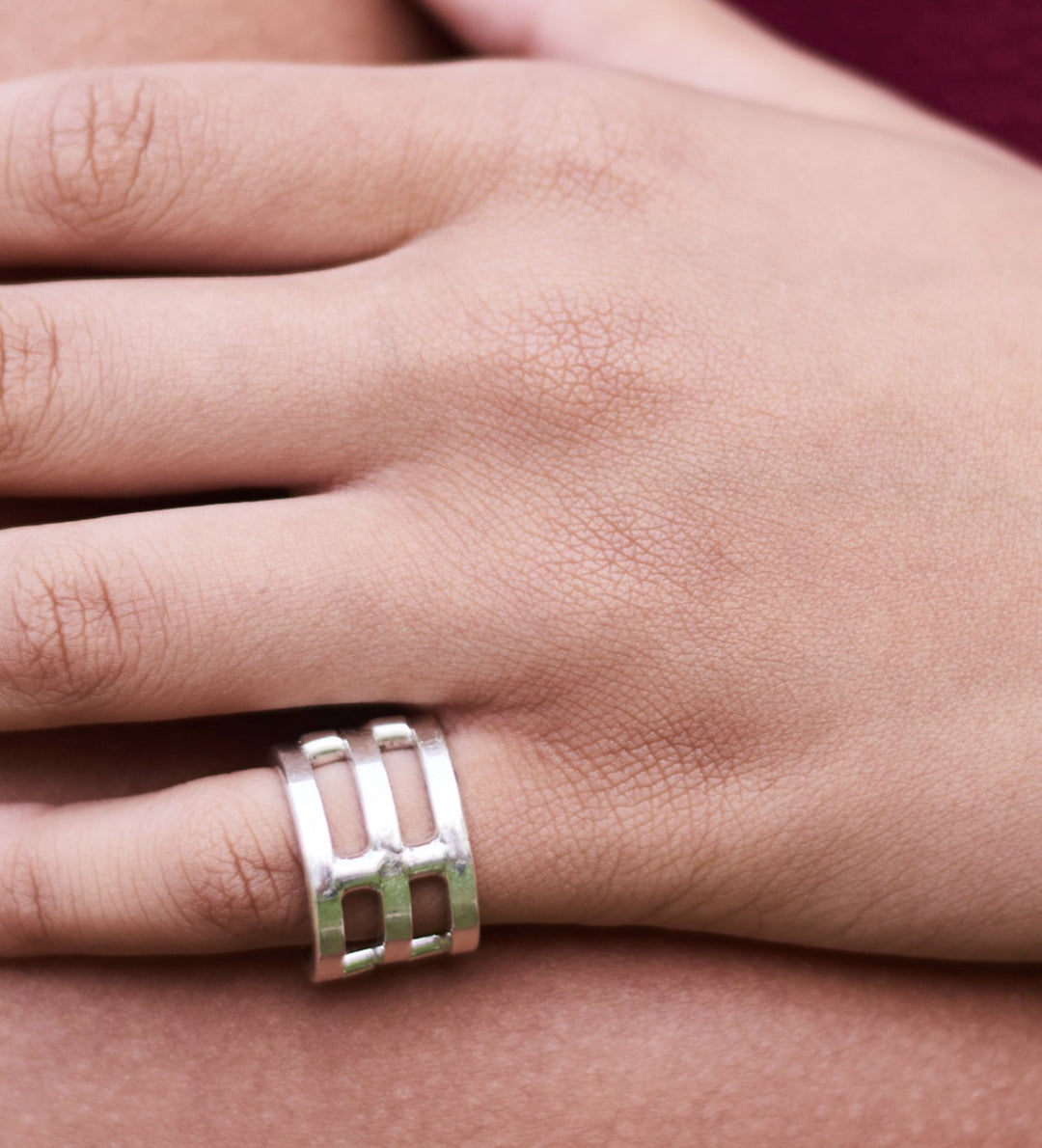 Silver ladder ring by Renata Rubio 92.5 – handcrafted, modern sterling silver jewelry with sleek cubed bands.