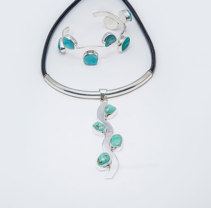 Wavy Silver Pendant wit hSleeping Beauty Turquoise - Renata Rubio 92.5