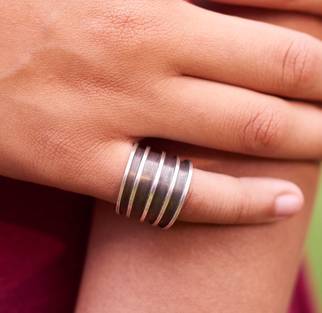 Tapered oxidized silver ring by Renata Rubio 92.5 – handcrafted, polished raised lines with an oxidized contrast.