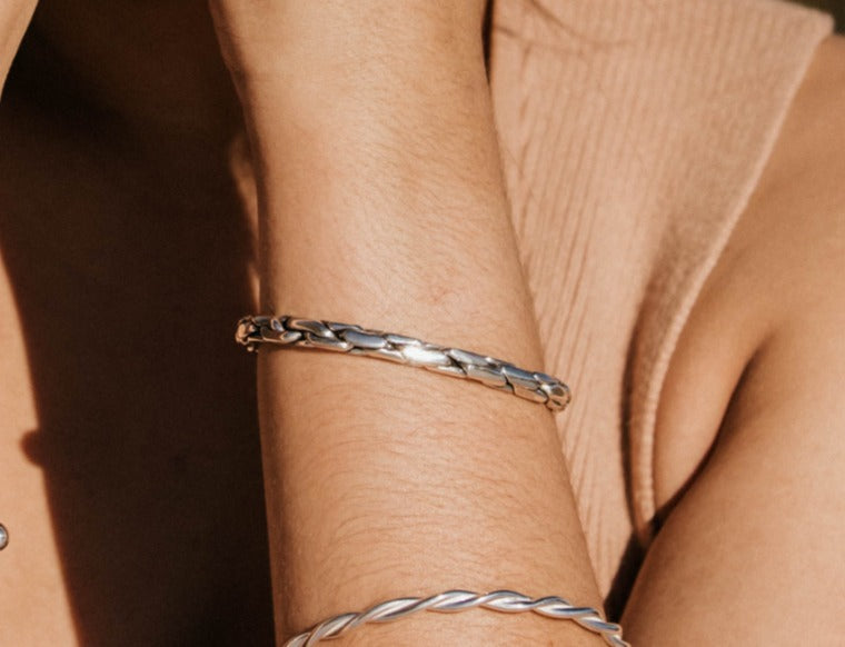 Thin Oxidized Silver Cuff - Renata Rubio 92.5 - BGG233