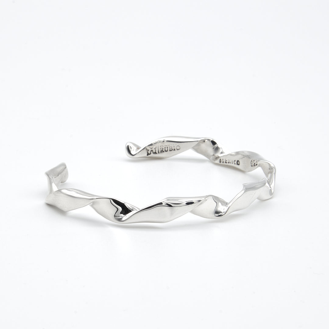 Twisted Silver Cuff - Renata Rubio 92.5