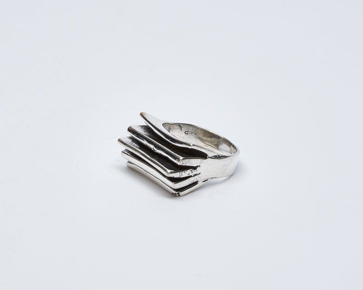 Oxidized sterling silver accordion ring with sculptural design by Renata Rubio 92.5