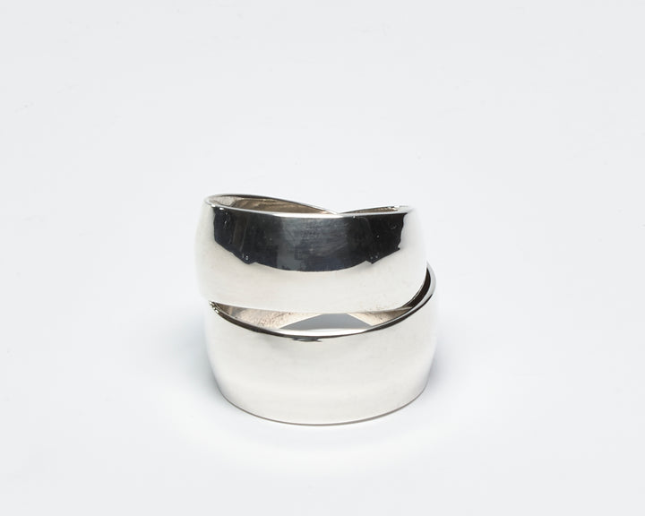 Double wrap sterling silver ring with a contemporary design by Renata Rubio 92.5.