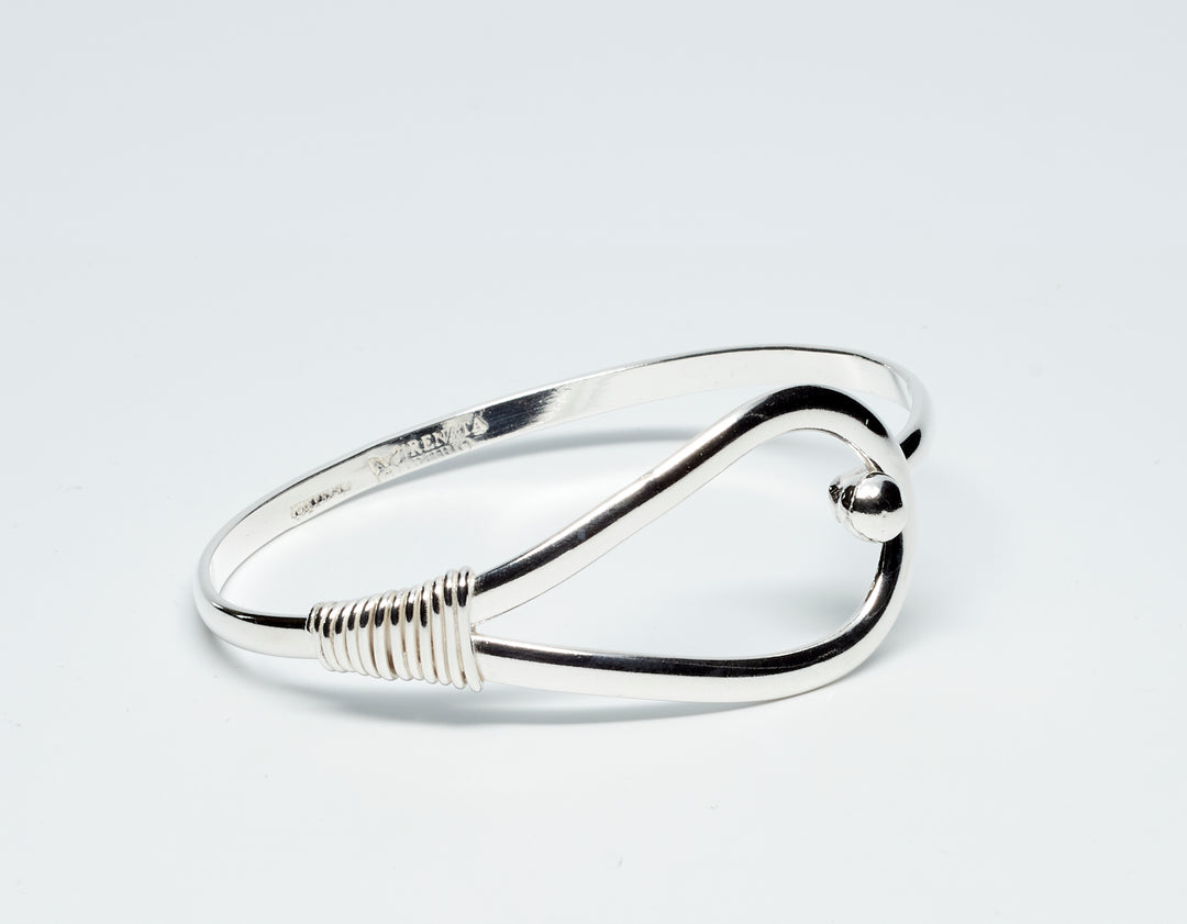 Wide Silver Teardrop Clasp Bangle - Renata Rubio 92.5 - BGG199